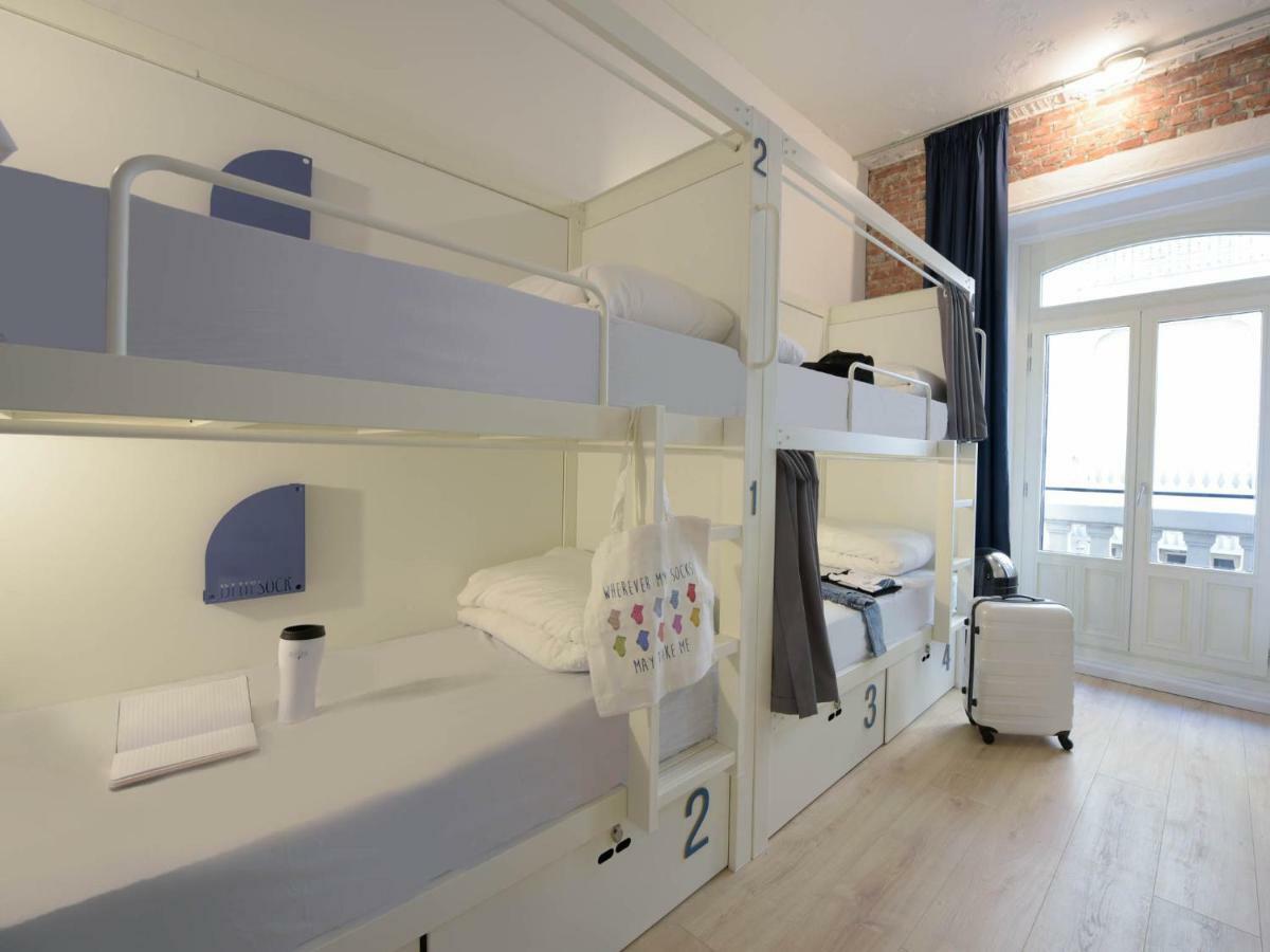 Room00 Gran Via Hostel Madrid Exterior photo